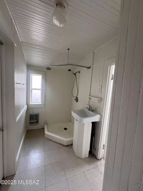 Bath - 351 E 5th St, Benson, AZ 85602 photo 2 of 5