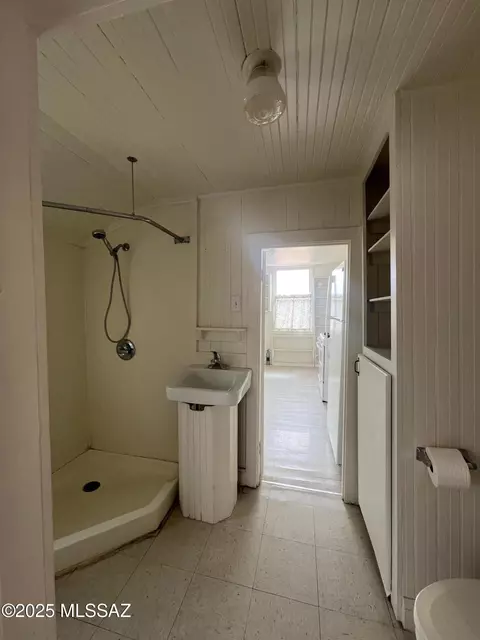 Bath - 351 E 5th St, Benson, AZ 85602 photo 3 of 5