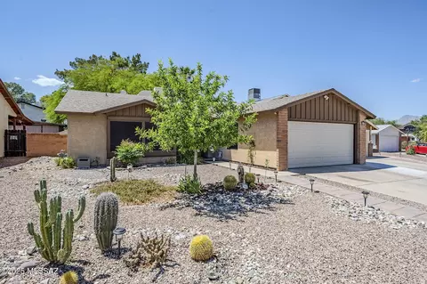 215 N Redcoat Ln, Tucson, AZ 85748