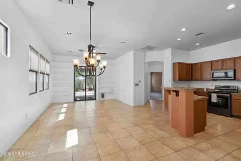 385 E Cedarvale Rd, Tucson, AZ 85704 photo 4