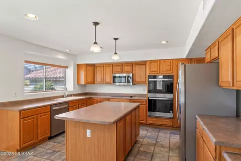Kitchen - 7772 E Sam Hill Pl, Tucson, AZ 85750 photo 2 of 4