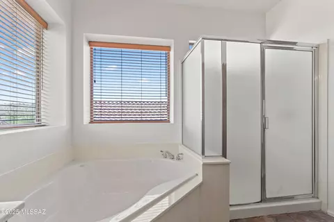 Bath - 7772 E Sam Hill Pl, Tucson, AZ 85750 photo 2 of 4