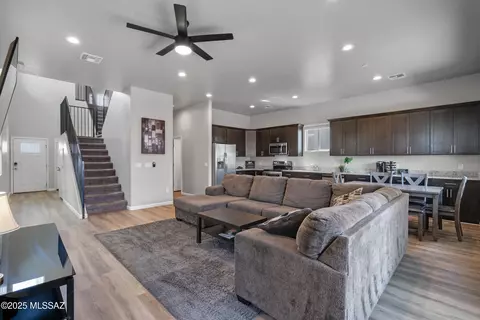 Entry Way - 156 E Stone Ct, Tucson, AZ 85705 photo 1 of 2
