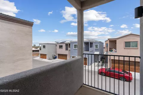 Exterior - 156 E Stone Ct, Tucson, AZ 85705 photo 3 of 4