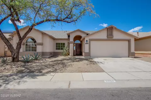 8959 N Soft Winds Dr, Tucson, AZ 85742