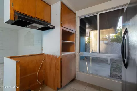 Kitchen - 8133 E 6th St, Tucson, AZ 85710 photo 1 of 2