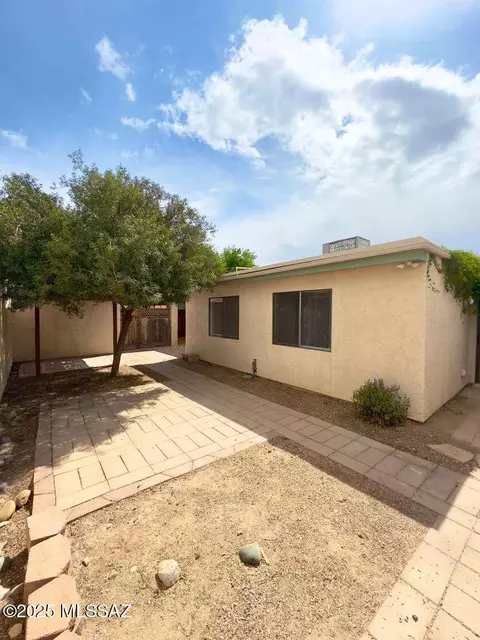Exterior - 4317 E Old Mill Rd, Tucson, AZ 85712 photo 3 of 6
