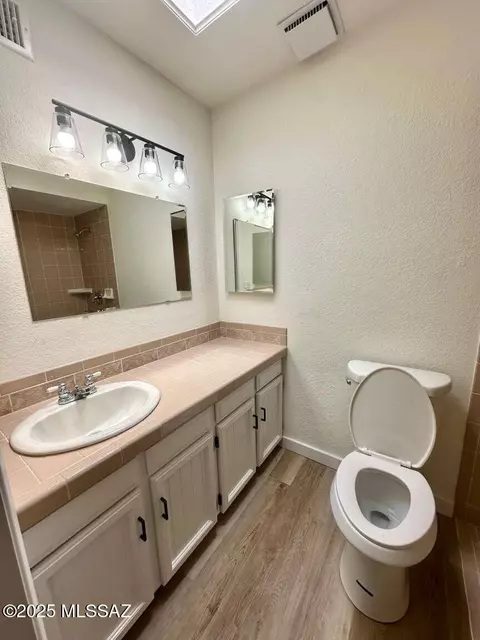 Bath - 4317 E Old Mill Rd, Tucson, AZ 85712 photo 1 of 4