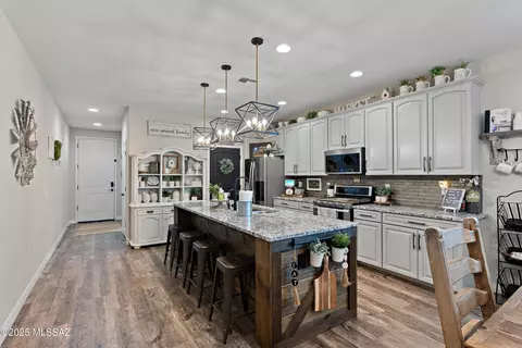 Kitchen - 14233 E Hub Dr, Vail, AZ 85641 photo 3 of 5