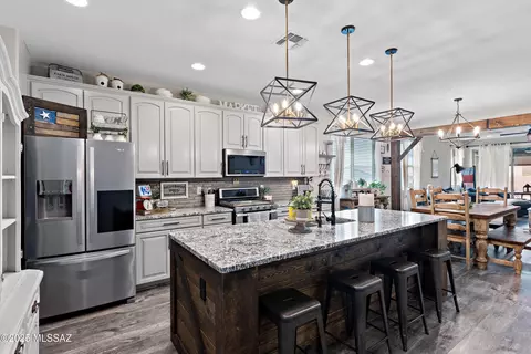 14233 E Hub Dr, Vail, AZ 85641