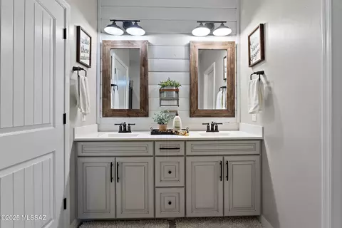 Bath - 14233 E Hub Dr, Vail, AZ 85641 photo 2 of 4