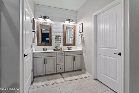Bath - 14233 E Hub Dr, Vail, AZ 85641 photo 3 of 4