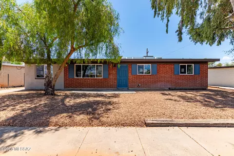 7932 E Winnepeg Dr, Tucson, AZ 85730