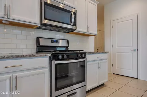 Kitchen - 14273 E Placita Lago Verde, Vail, AZ 85641 photo 5 of 5
