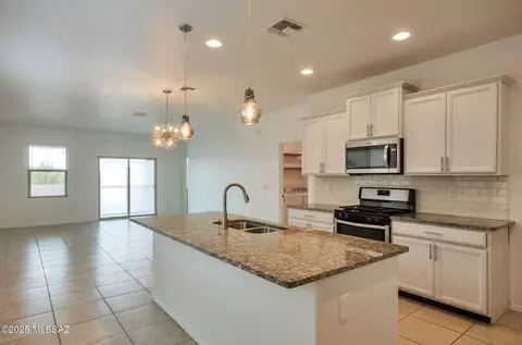 Kitchen - 14273 E Placita Lago Verde, Vail, AZ 85641 photo 2 of 5