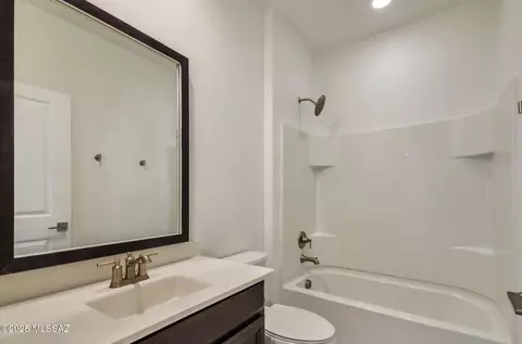 Bath - 14273 E Placita Lago Verde, Vail, AZ 85641 photo 2 of 2
