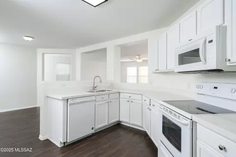 6775 S Aquiline Dr, Tucson, AZ 85756 photo 9