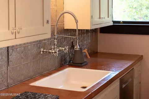 Kitchen - 20 E 2nd St, Tucson, AZ 85705 photo 1 of 4