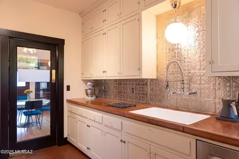 Kitchen - 20 E 2nd St, Tucson, AZ 85705 photo 4 of 4