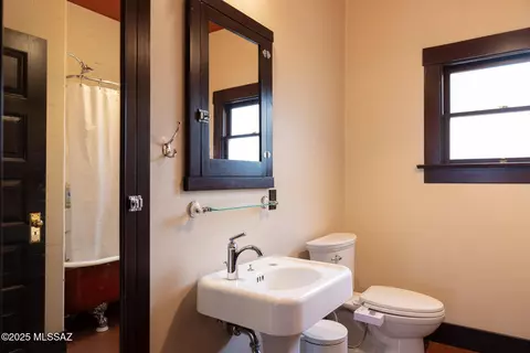 Bath - 20 E 2nd St, Tucson, AZ 85705 photo 1 of 5
