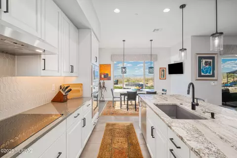 Kitchen - 10465 E Ocotillo Rim Trl, Vail, AZ 85641 photo 3 of 5