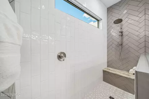 Bath - 10465 E Ocotillo Rim Trl, Vail, AZ 85641 photo 2 of 6
