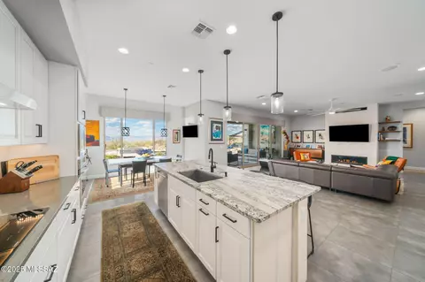 Kitchen - 10465 E Ocotillo Rim Trl, Vail, AZ 85641 photo 4 of 5