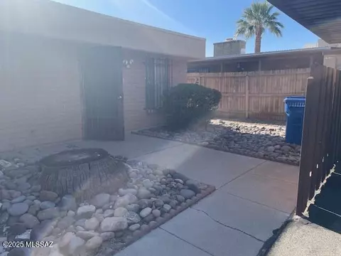 7754 E Kenyon Dr, Tucson, AZ 85710 photo 2