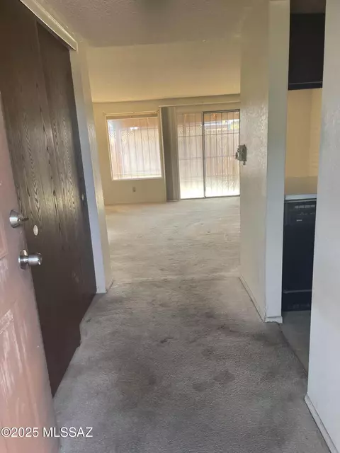 7754 E Kenyon Dr, Tucson, AZ 85710 photo 6