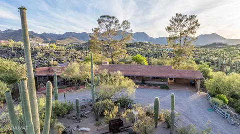 4830 W Lazy C Dr, Tucson, AZ 85745