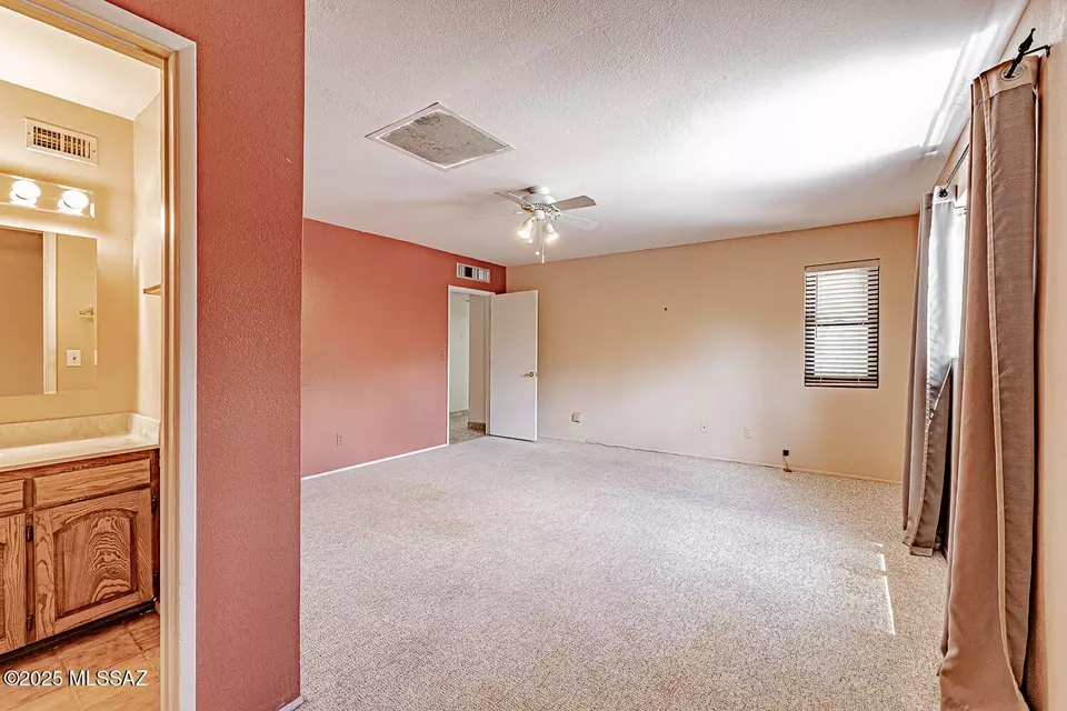Bedroom - 121 W Paseo Recortado, Green Valley, AZ 85614 photo 3 of 7