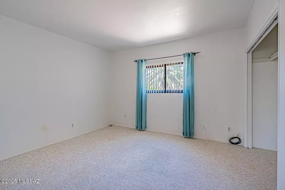 Bedroom - 121 W Paseo Recortado, Green Valley, AZ 85614 photo 4 of 7