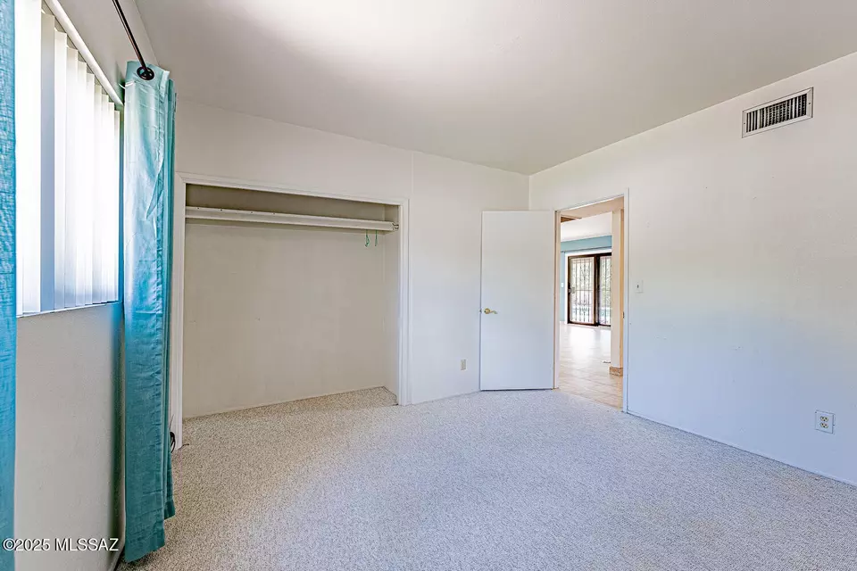 Bedroom - 121 W Paseo Recortado, Green Valley, AZ 85614 photo 5 of 7