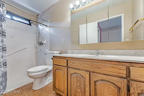 Bath - 121 W Paseo Recortado, Green Valley, AZ 85614 photo 1 of 3