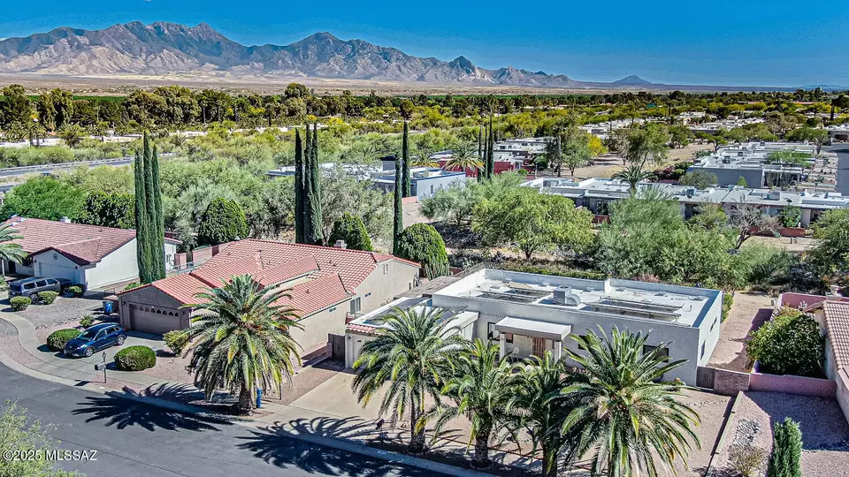 View/Area - 121 W Paseo Recortado, Green Valley, AZ 85614 photo 1 of 4
