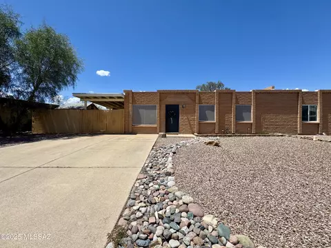 7127 E Portland Dr, Tucson, AZ 85730
