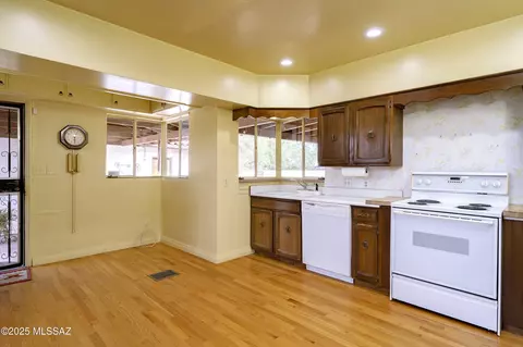 2001 E Conner Stra, Tucson, AZ 85719 photo 9