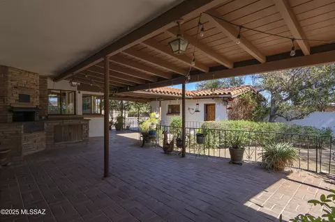 2001 E Conner Stra, Tucson, AZ 85719 photo 11