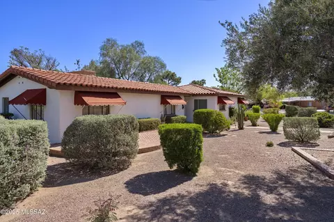 2001 E Conner Stra, Tucson, AZ 85719 photo 2
