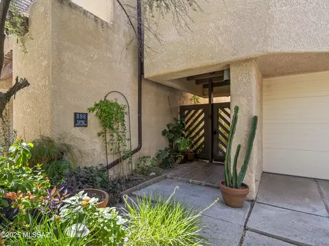 586 N Country Club Rd, Tucson, AZ 85716