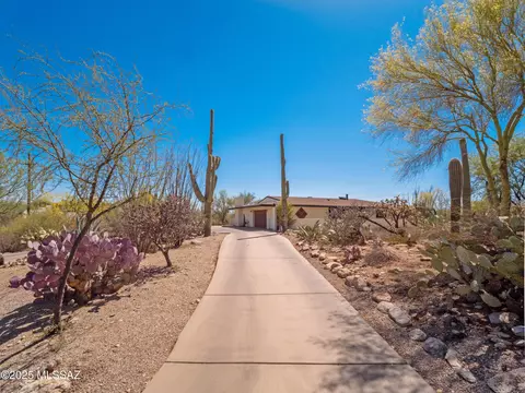 5825 N Camino Miraval Dr, Tucson, AZ 85718