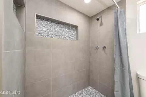 Bath - 3714 E 24th St, Tucson, AZ 85713 photo 3 of 3