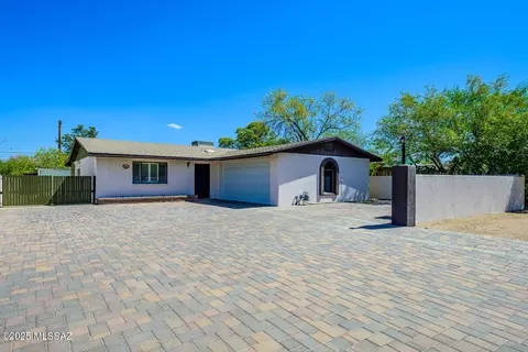 2607 E Adams St, Tucson, AZ 85716