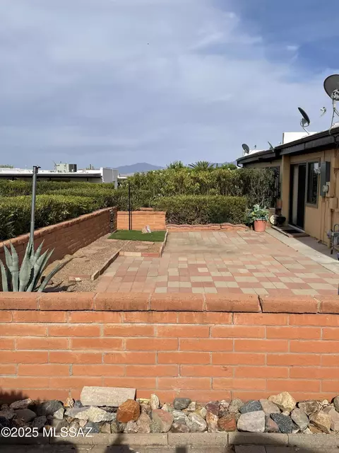 360 W Camino Del Sonador, Green Valley, AZ 85614