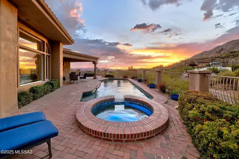4904 E Oakmont Dr, Tucson, AZ 85718