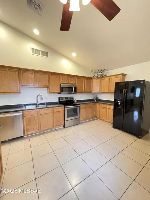 115 W Birdman Dr, Tucson, AZ 85705