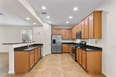 11413 E Squash Blossom Loop, Tucson, AZ 85747 photo 3