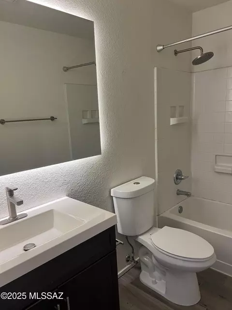 Bath - 1558 E Los Cabos Pl, Tucson, AZ 85706 photo 3 of 3
