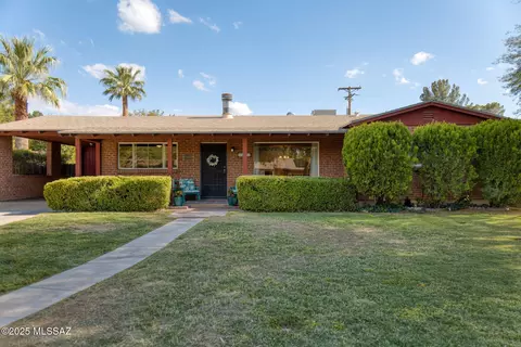 2826 E Kleindale Rd, Tucson, AZ 85716