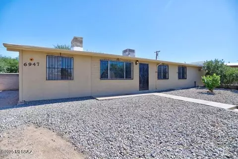 6947 S Lundy Dr, Tucson, AZ 85756